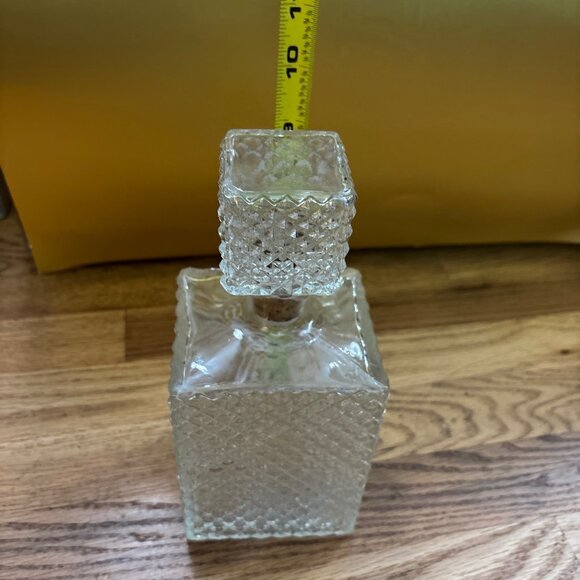 Vintage clear glass diamond point decanter - Picture 5 of 6